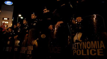 07.11.2013 – ERT SOS: RIOT POLICE LOCKDOWN OF ERT BUILDING
